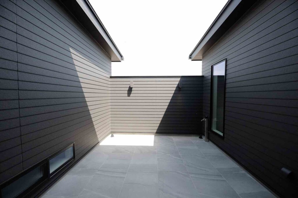 山梨平屋住宅の施工事例｜外から見えない中庭を備えたコの字型平屋住宅